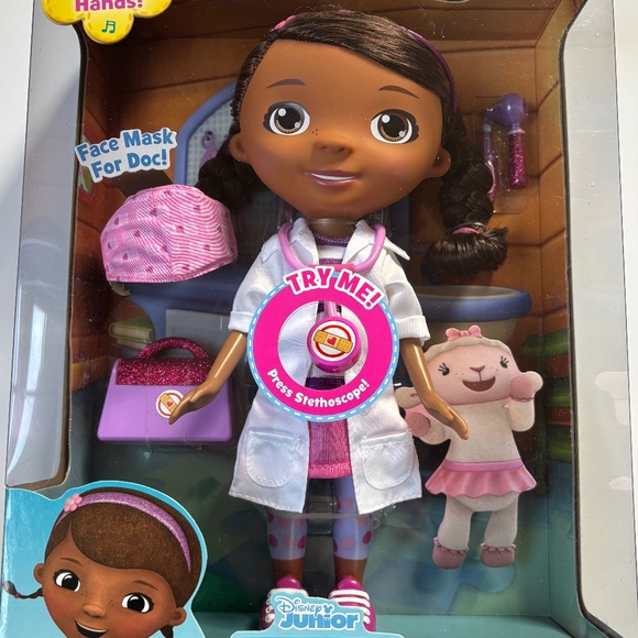 Disney Junior Doc McStuffins Wash Your Hands Talking Singing Doll 6-Piece NEW - Picture 3 of 10